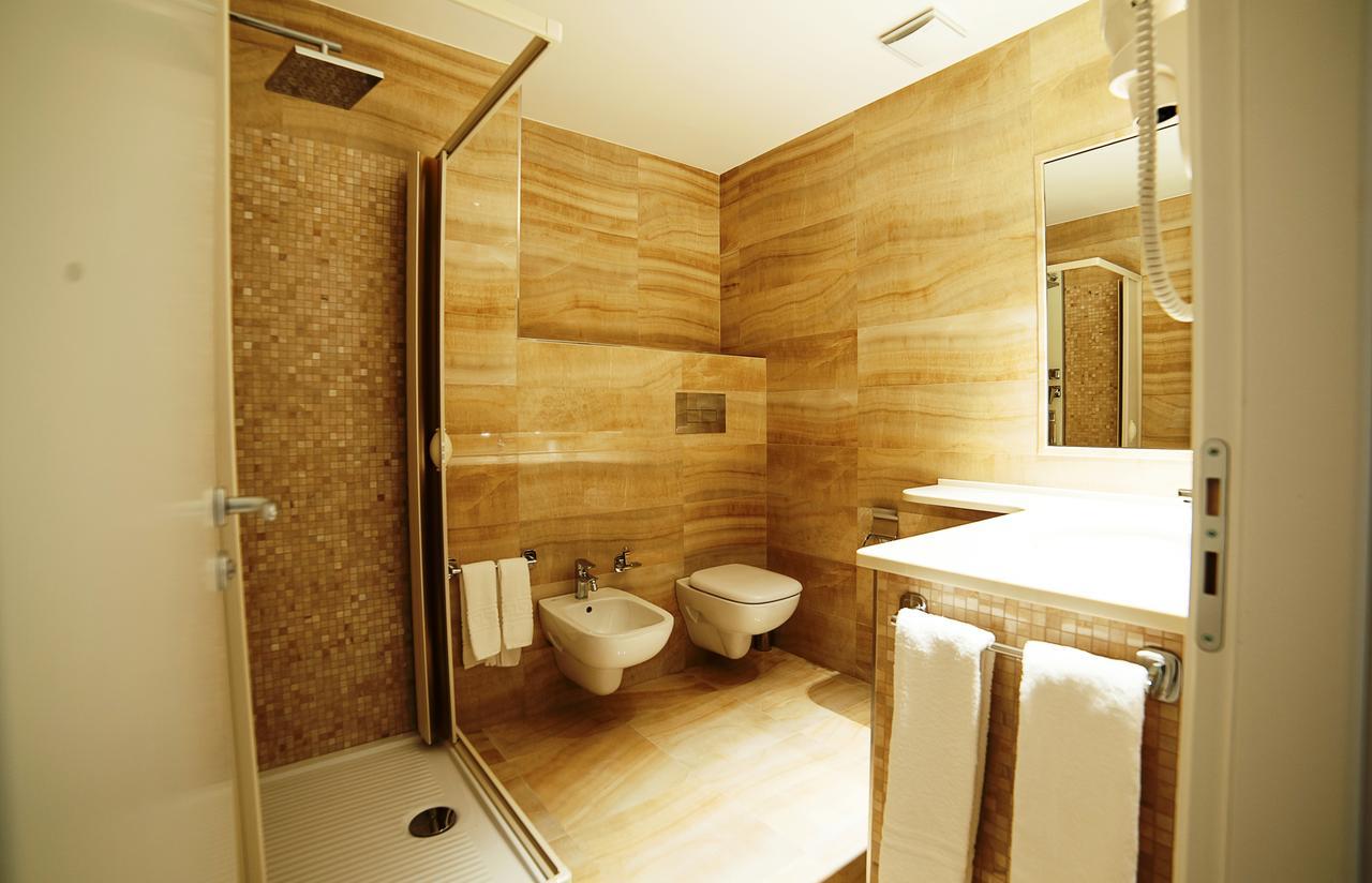 Family Center Hotel Атена-Лукана Экстерьер фото